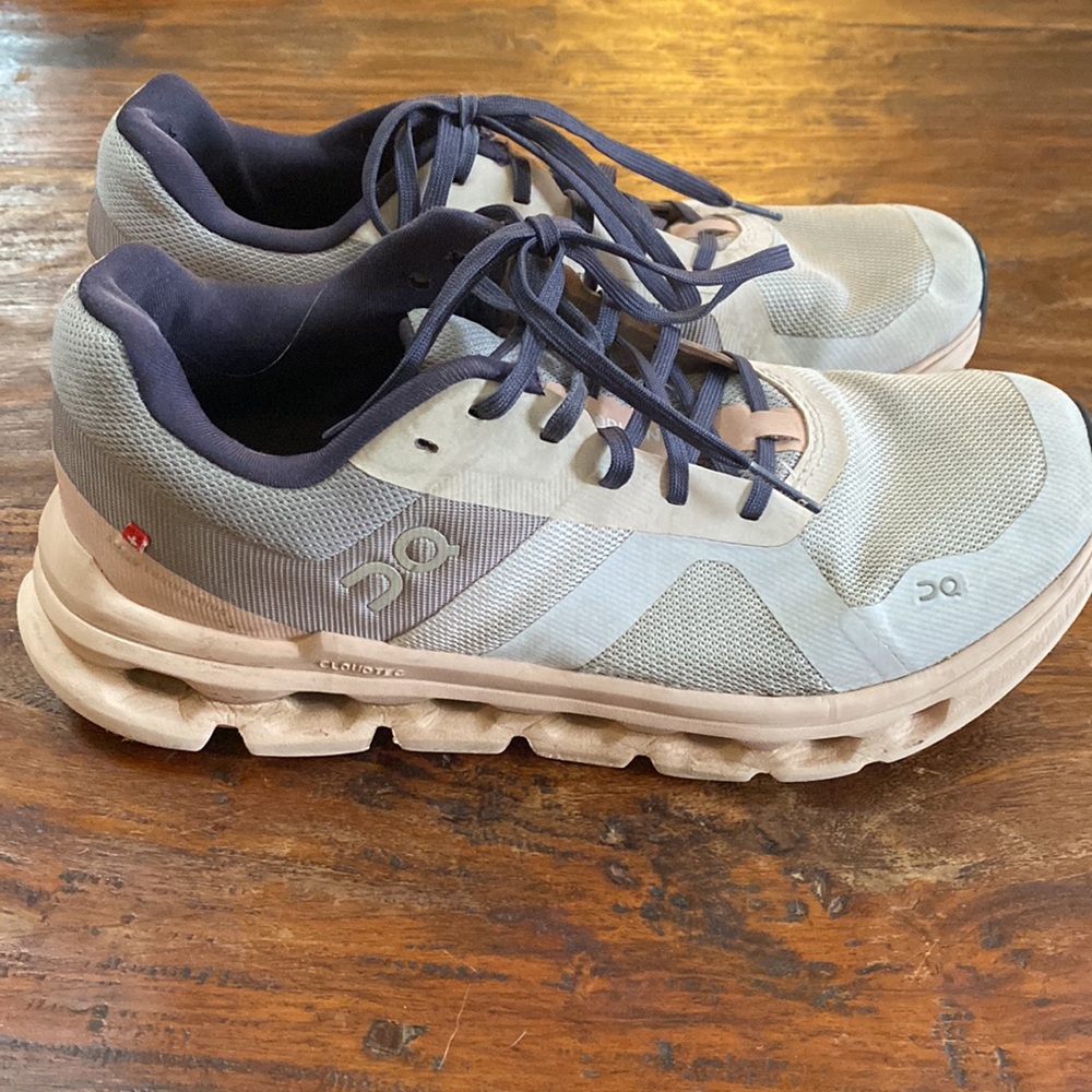 On Cloud sneakers, women’s 8.5